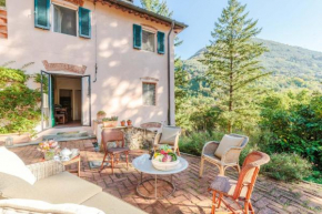 Villa Birdsong, among the Woods in Camaiore, Camaiore